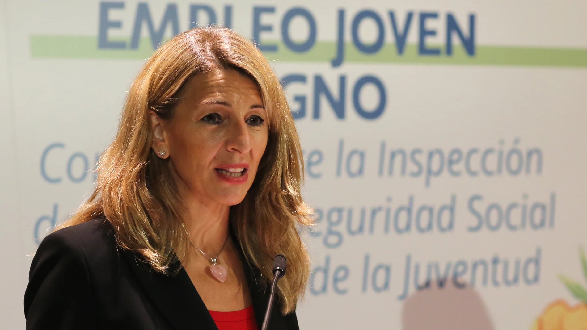 La vicepresidenta tercera del Gobierno, Yolanda Díaz, comparece durante la firma de un convenio para mejorar las condiciones laborales de las personas jóvenes, a 5 de julio de 2021, en el Instituto de la Juventud
