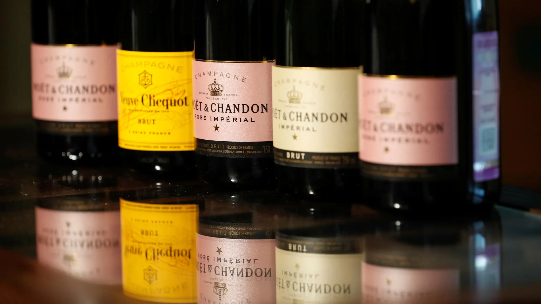 Botellas de Moet & Chandon y Veuve Clicquot, champán de origen francés