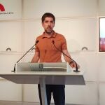 El diputado de los comuns en el Parlament David Cid en rueda de prensa.