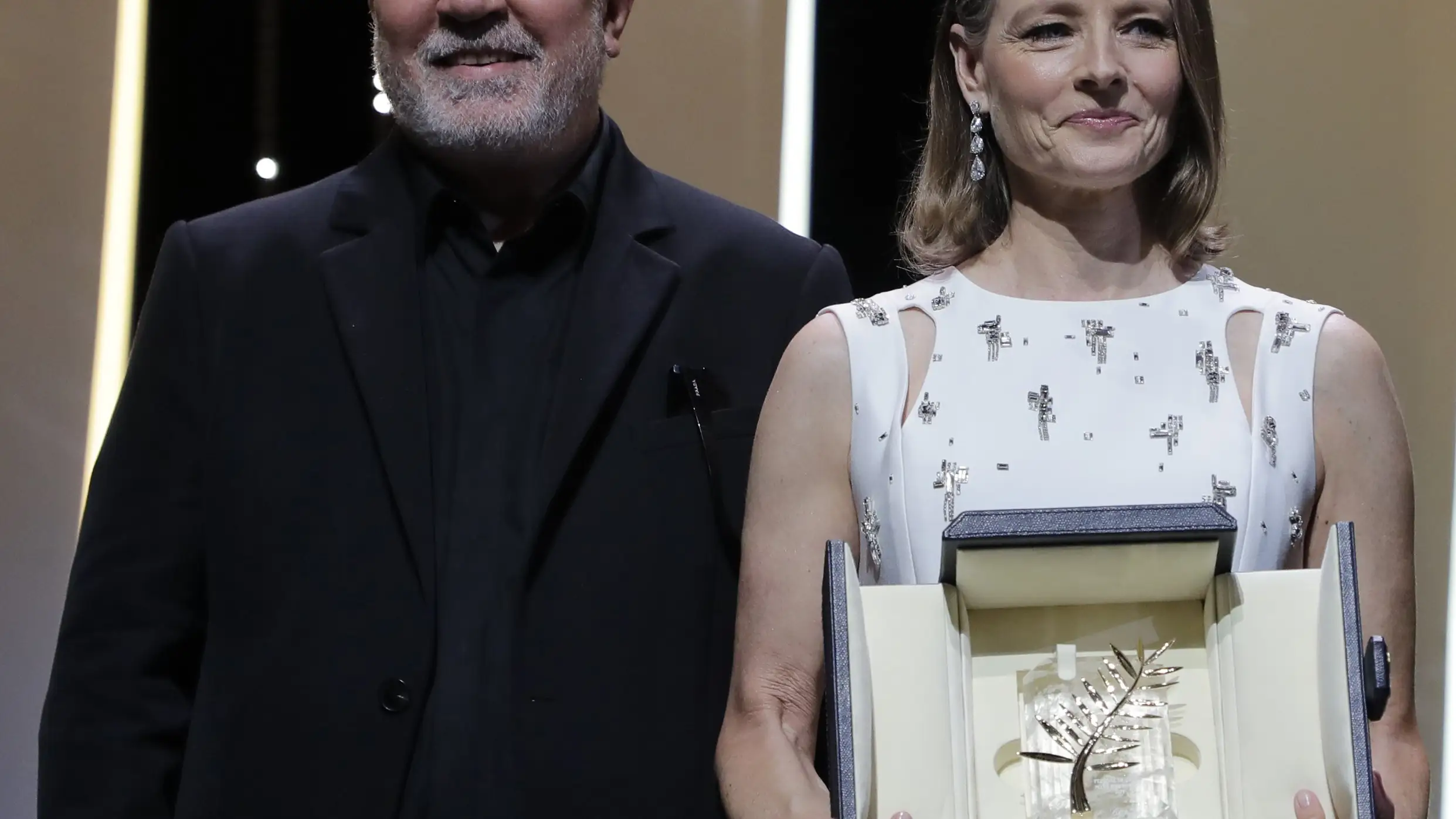 Pedro Almodovar junto a Jodi Foster
