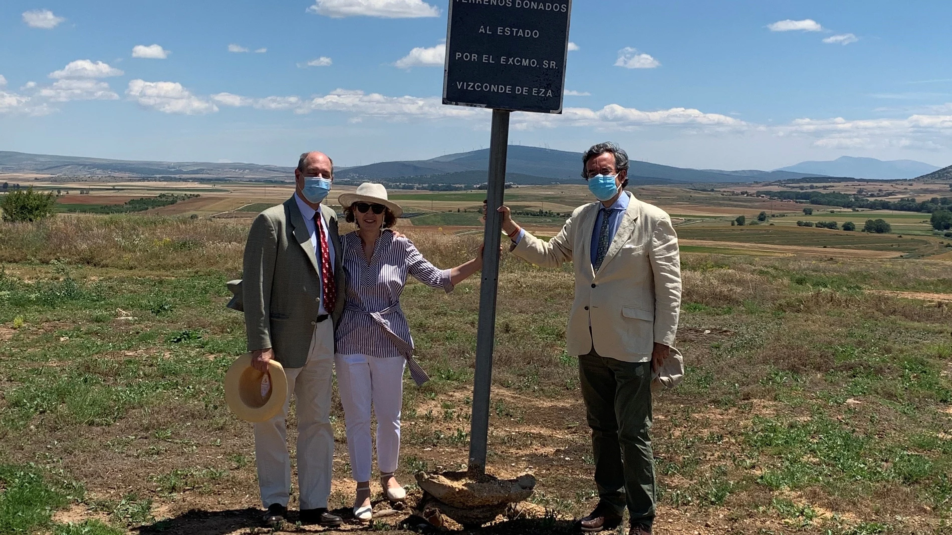 El embajador de Italia con su esposa y Amalio de Marichalar, visita Numancia