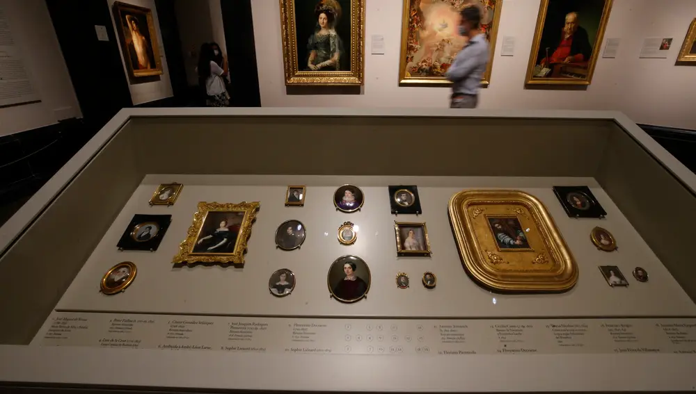 Parte de la colección de cuarenta miniaturas que se muestran en el Prado y que suponen toda una novedad