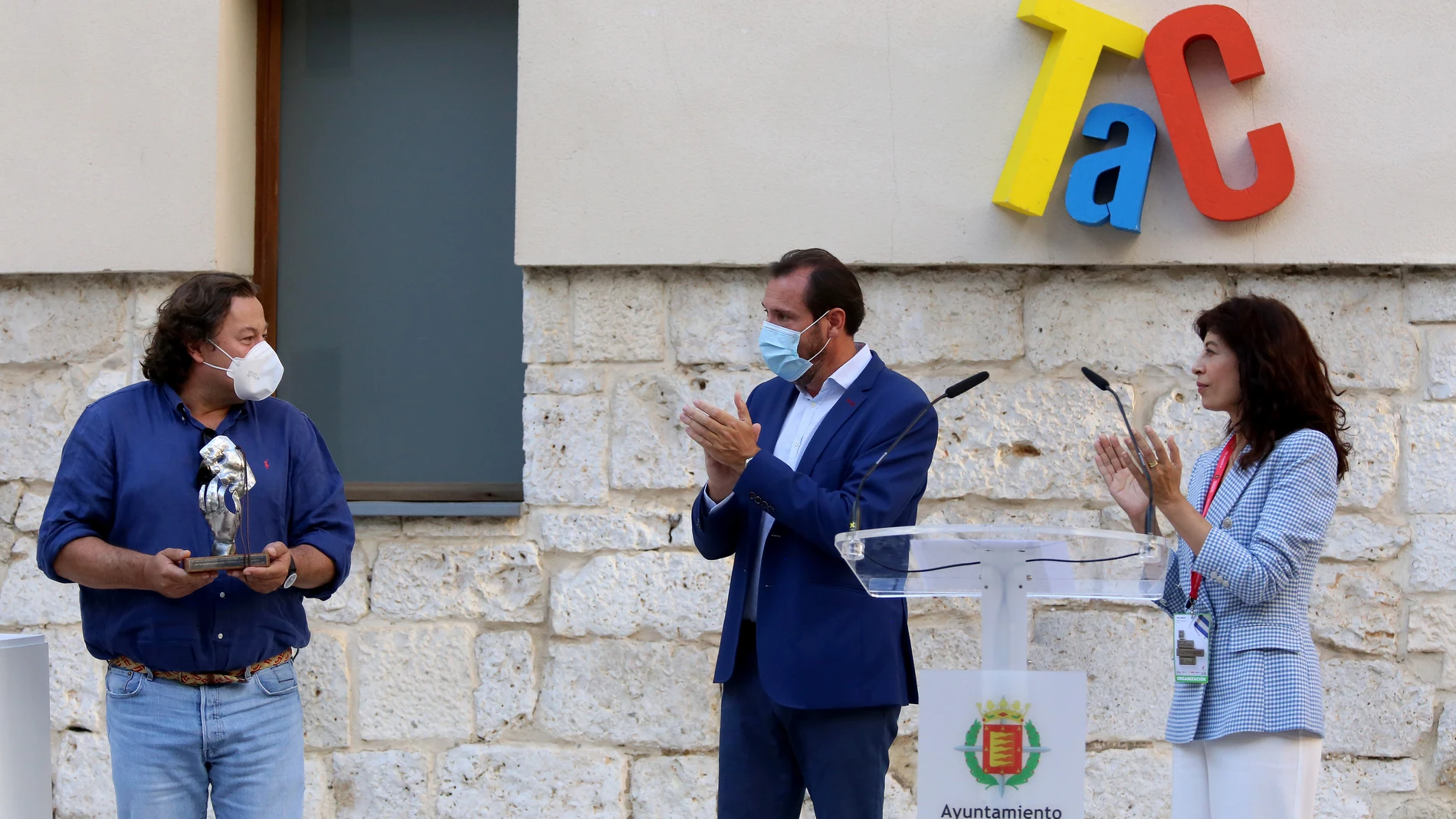 El alcalde de Valladolid, Óscar Puente, y Ana Redondo, inauguran el Festival Internacional de Teatro y Artes de Calle de Valladolid, TAC 2021, en el que se rinde homenaje al artista vallisoletano Eduardo Cuadrado fallecido en enero