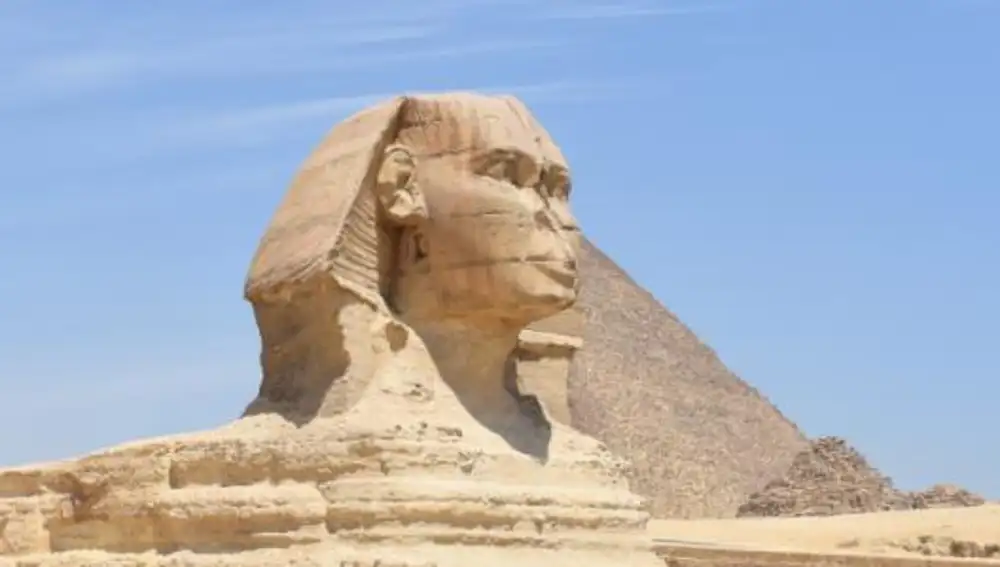 La esfinge de Giza no tiene nariz, pero no ha sido mutilada, sino consecuencia de la erosión del viento