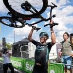 Nils Politt, emocionado tras ganar la decimotercera etapa del Tour, con final en Nimes