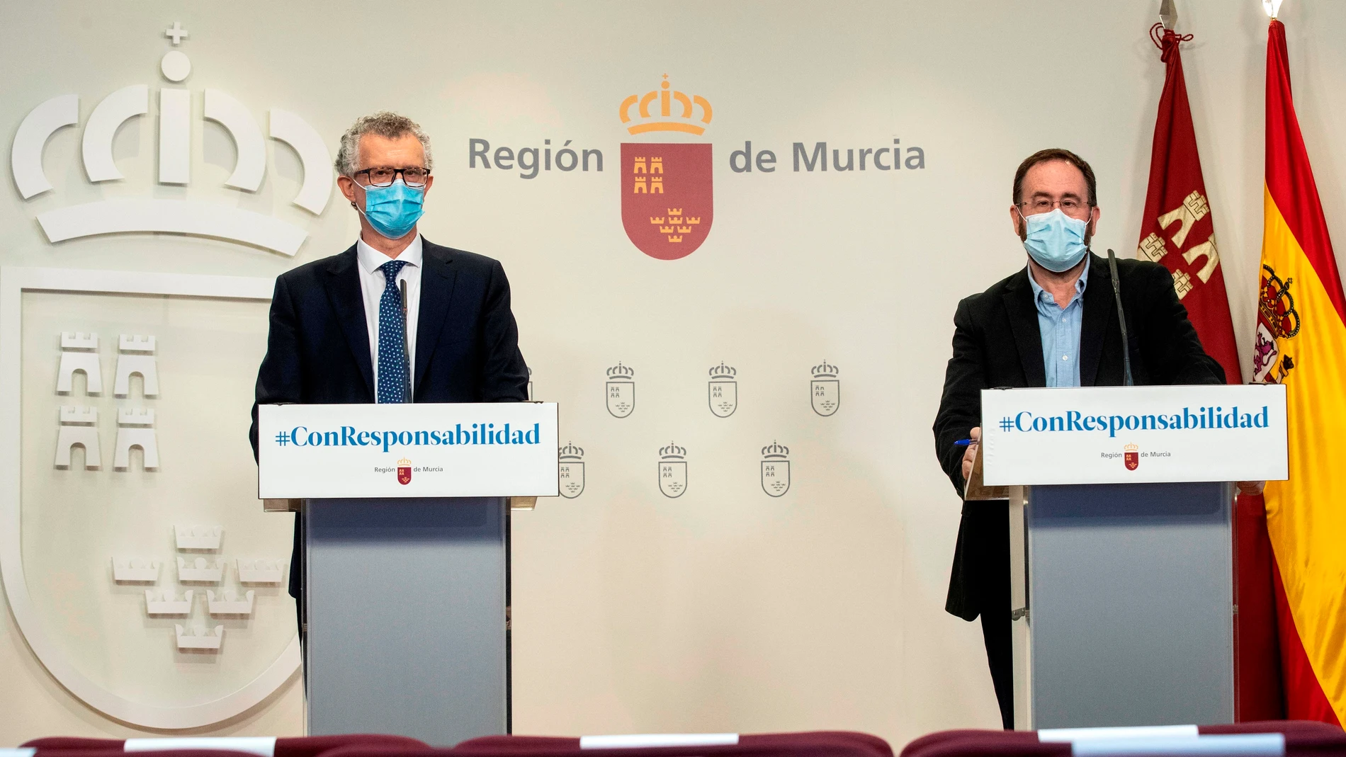 El consejero de Salud de la Comunidad de Murcia Juan José Pedreño y el jefe de Epidemiología Jaime Pérez