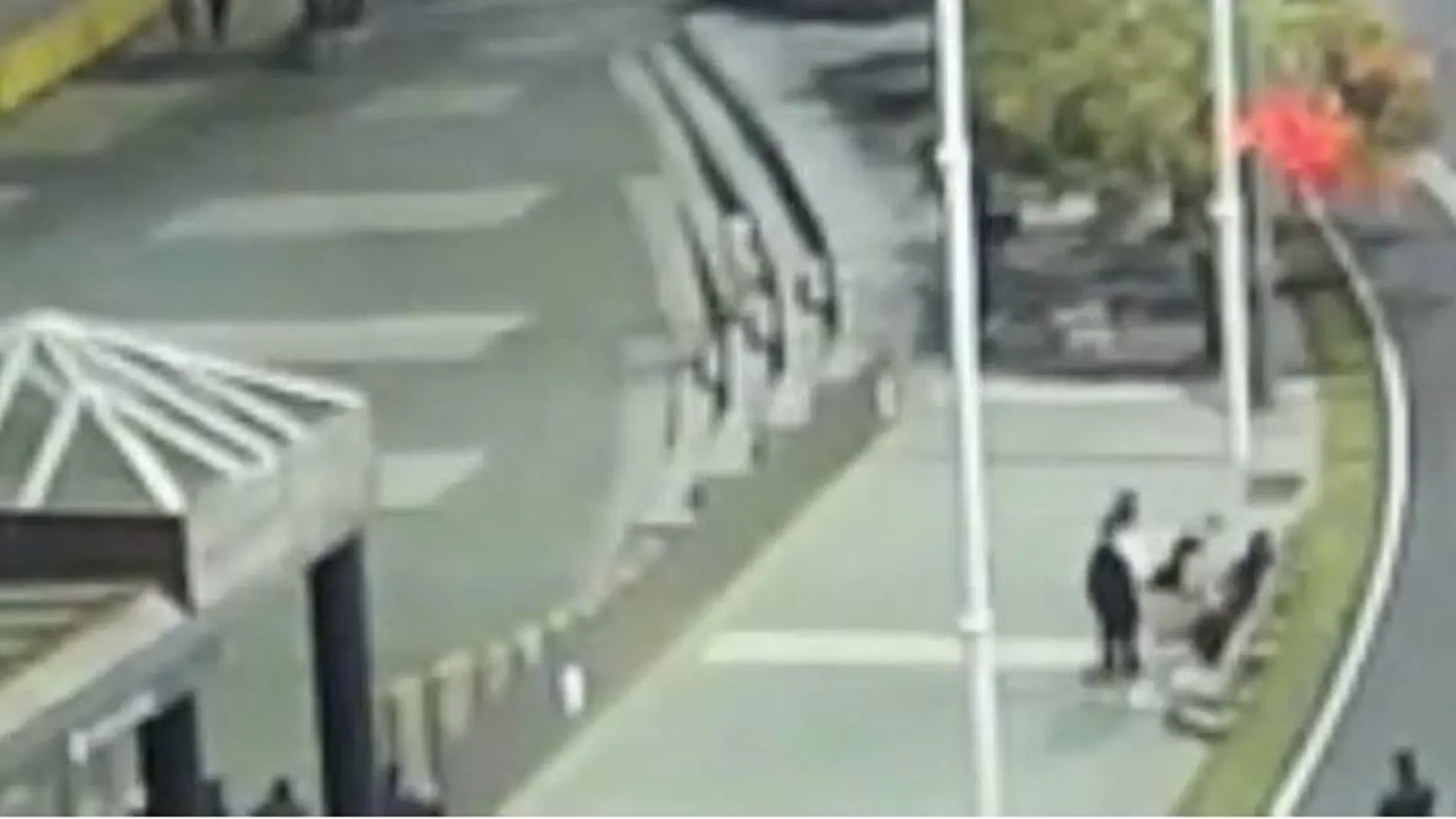 Captura del vídeo en el que se demuestra la violencia con la que atacaron al joven Samuel