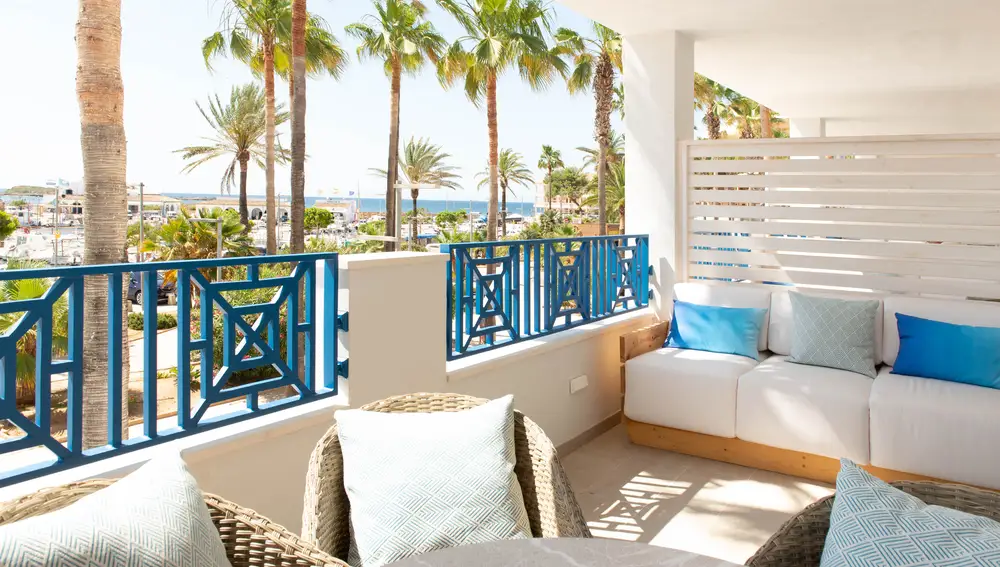 Las habitaciones de Hotel Honucai cuentan con terrazas y vistas al mar