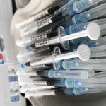 Imagen de jeringuillas cargadas con la vacuna de Pfizer contra el Covid-19 listas para inocular