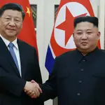 Xi habló con el líder norcoreano Kim Jong-un afirmando que Pekín estaba preparado para “desarrollar las relaciones de amistad y cooperación entre China y Corea del Norte” en una “nueva situación”.