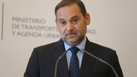 El exministro de Transportes, Movilidad y Agenda Urbana, José Luis Ábalos, durante la entrega de su cartera a la nueva ministra del ramo, Raquel SánchezIsabel Infantes / Europa Press12/07/2021