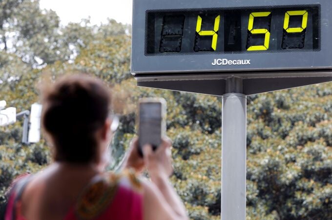 La Conselleria de Sanidad activó ayer la alerta sanitaria por calor extremo. Sin embargo, el Ayuntamiento de Valencia no dispuso ningún plan para los sintecho como sí hicieron otras capitales