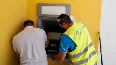 Instalación del cajero en Valdestillas