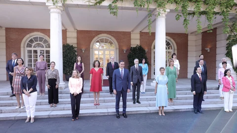 El PSOE circula la lista de ministros chamuscados