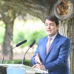 El presidente de la Junta de Castilla y León, Alfonso Fernández Mañueco, participa en la IX edición del Curso Universitario de Verano "Prensa y Poder"