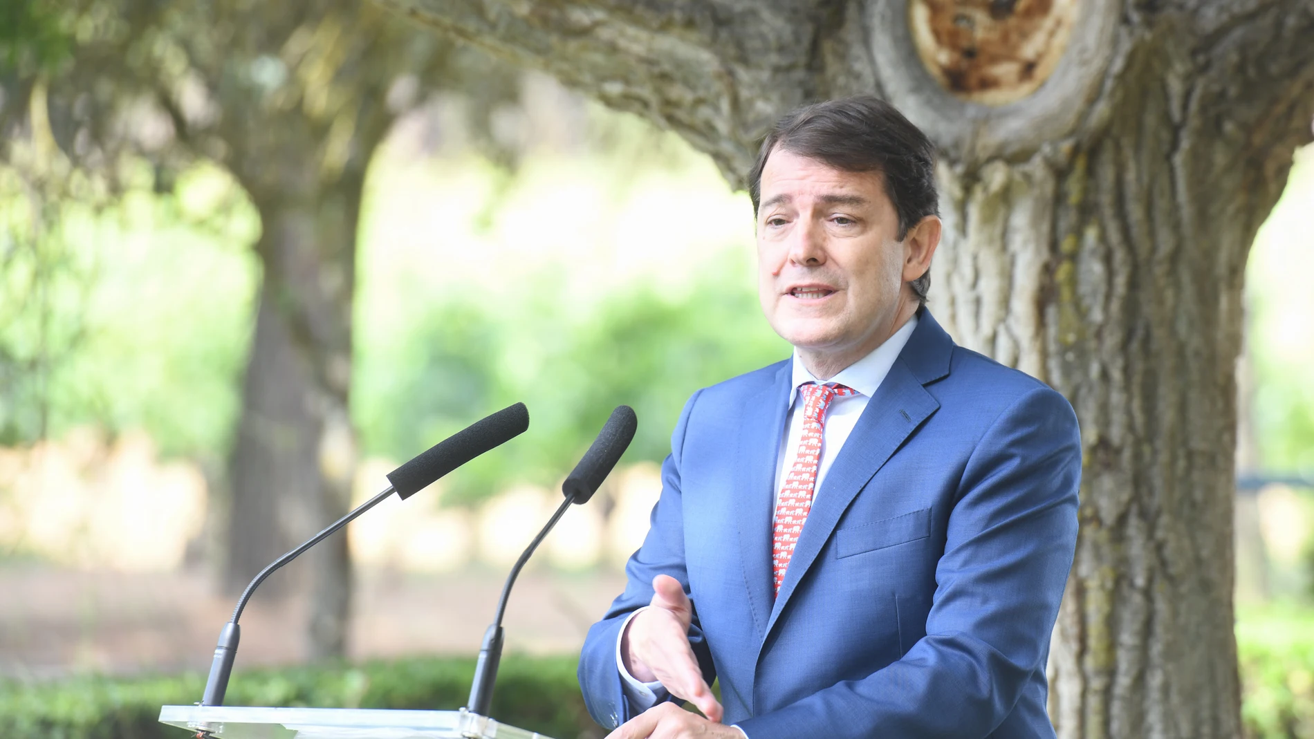 El presidente de la Junta de Castilla y León, Alfonso Fernández Mañueco, participa en la IX edición del Curso Universitario de Verano "Prensa y Poder"