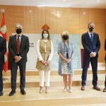 Las consejeras de Sanidad y Educación, Verónica Casado y Rocío Lucas, respectivamente, junto a los rectores de las universidades