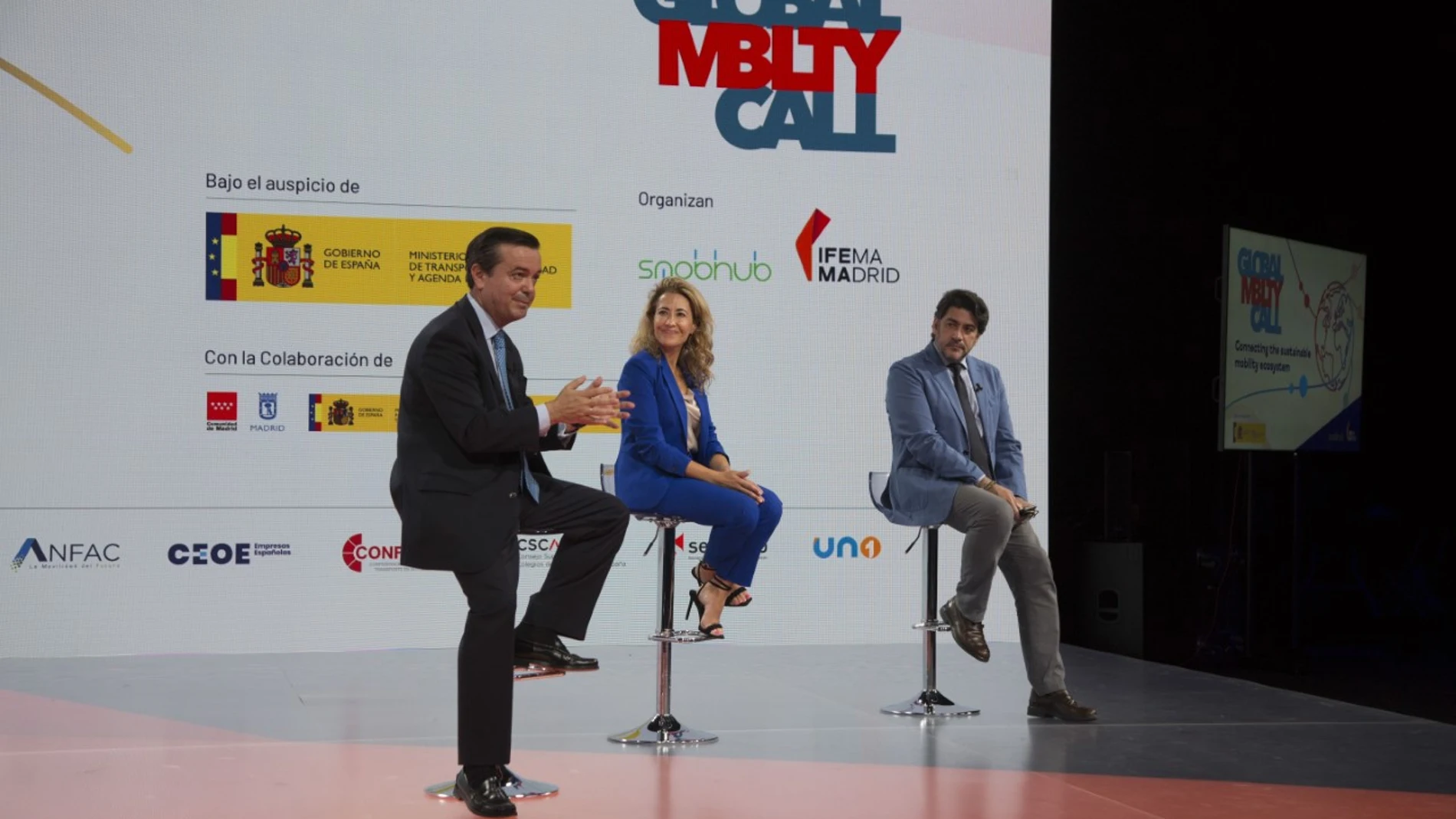 De izda. a dcha., Eduardo López-Puertas, director general de IFEMA MADRID; Raquel Sánchez, ministra de Transportes, Movilidad y Agenda Urbana, y David Pérez, consejero de Transportes e Infraestructuras de la Comunidad de Madrid