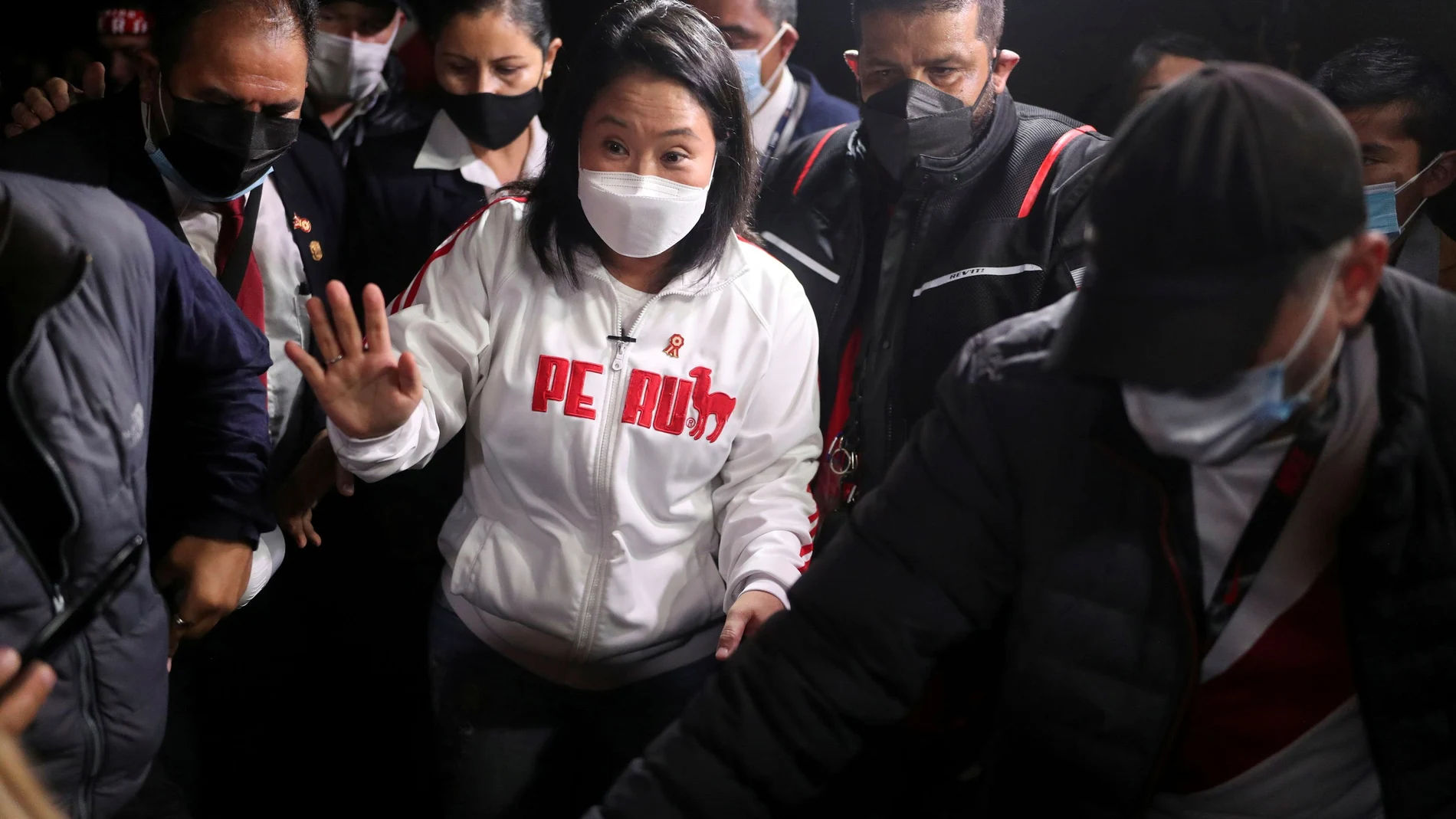FILE PHOTO: Peru's presidential candidate Keiko Fujimori (C) arrives at a local beach to meet with supporters, in Lima, Peru July 7, 2021. REUTERS/Sebastian Castaneda/File Photo
