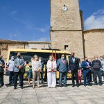 El consejero de Fomento y Medio Ambiente, Juan Carlos Suárez-Quiñones, presenta el bono rural de transporte a la demanda gratuito para la zona de Gómara