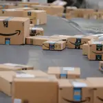 Paquetes de Amazon en uno de sus centros de logística en Estados Unidos