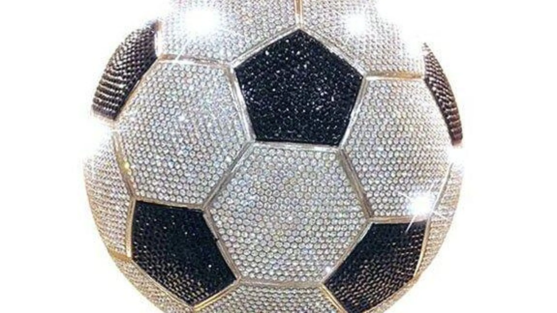 Así es el balón de fútbol más caro del mundo