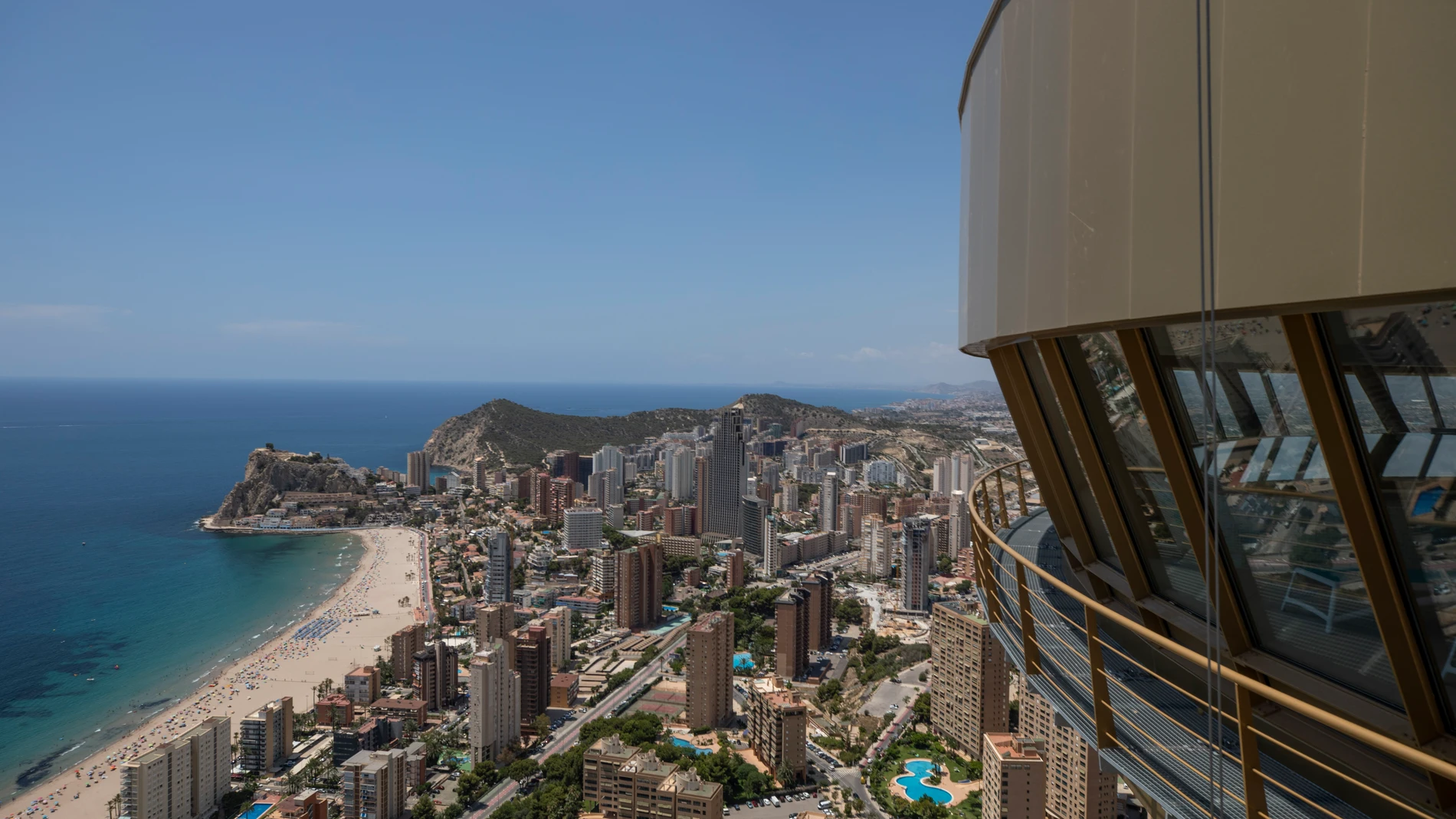 Una joven se precipita al vacío mientras se hace un “selfie” en el Castillo de Benidorm