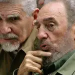 Ramiro Valdés con Fidel Castro en una foto de archivo