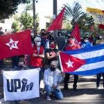 BRA101. BRASÍLIA (BRASIL), 13/07/2021. - Un grupo de brasileños y cubanos realiza una manifestación este martes frente a la embajada de Cuba, contra las protestas que se desarrollan en la isla y en favor del presidente cubano, Miguel Díaz-Canel. EFE/ Joédson Alves