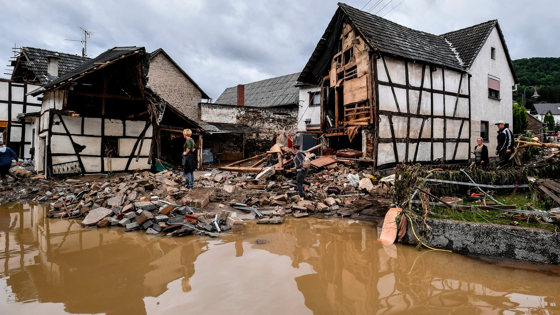 El río Ahr, en Schuld, Alemania, desbordado tras las inundaciones que han dejado más de 80 muertos y miles de desaparacidos