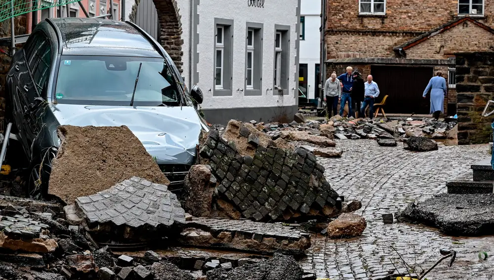 Una carretera afectada por el temporal en Bad Muenstereifel, Alemania