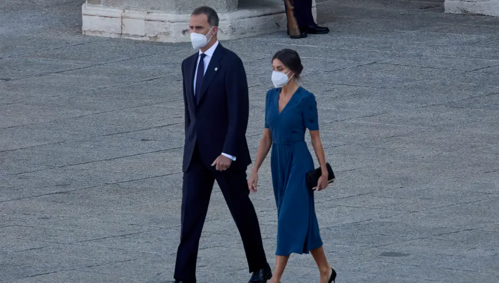 Los Reyes Felipe VI y Letizia, a su llegada al acto de homenaje de Estado a las víctimas de la enfermedad por coronavirus y de reconocimiento al personal sanitario.