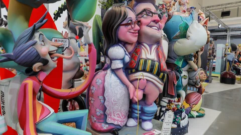 Varias de las figuras que componen la Exposición del Ninot 2021, durante la inauguración de la muestra, a 16 de julio de 2021, en Valencia.