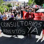Varias decenas de personas participan en una manifestación por una sanidad rural de calidad, a 17 de julio de 2021, en Sepúlveda