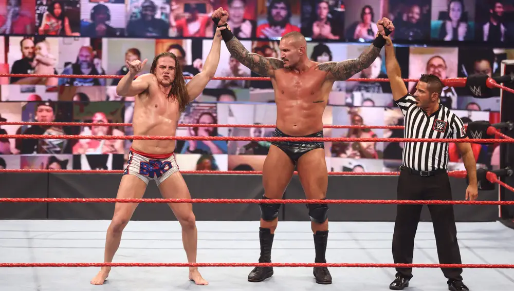 Riddle (izquierda) lleva varias semanas aliado con Randy Orton y parecen ir a por el título de Campeones por Parejas