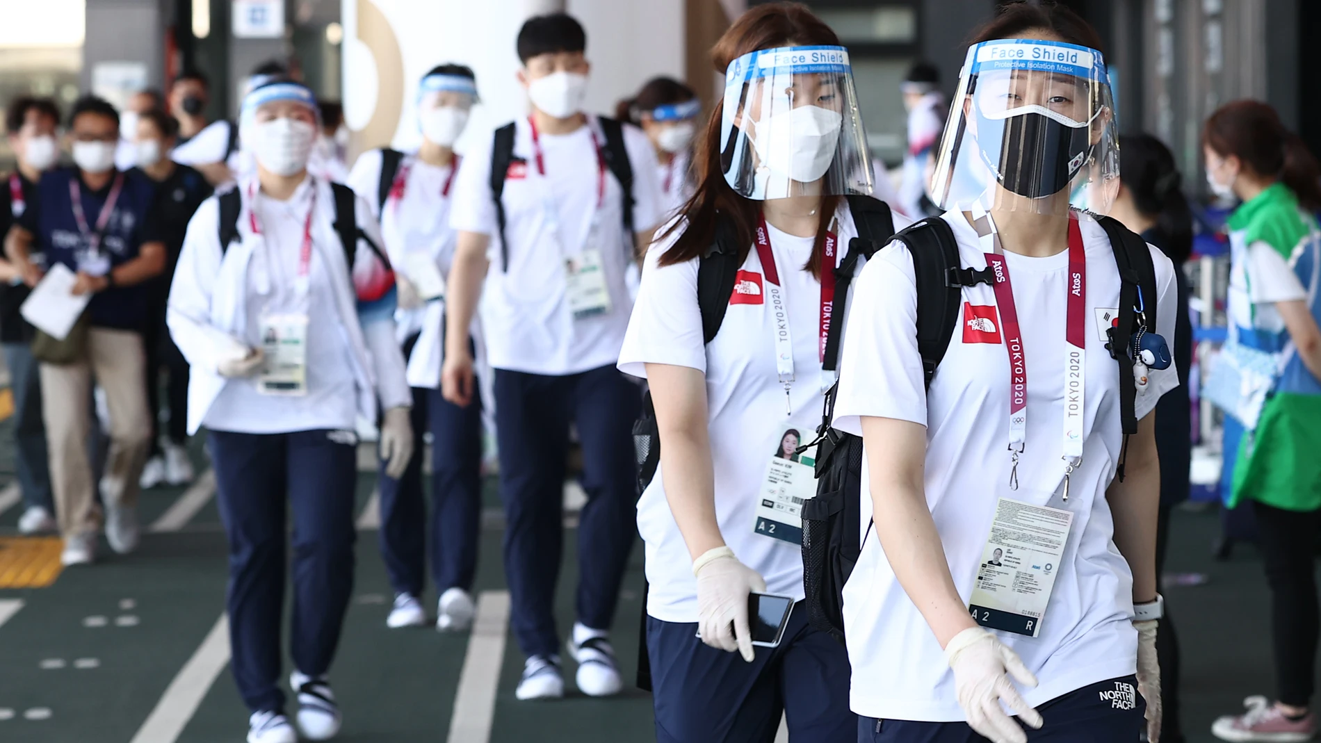 La delegación de Corea del Sur llega al aeropuerto tokiota de Narita