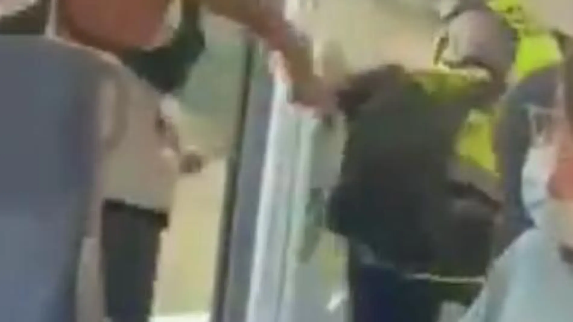 Agresión a dos vigilantes en Mollet del Vallès.