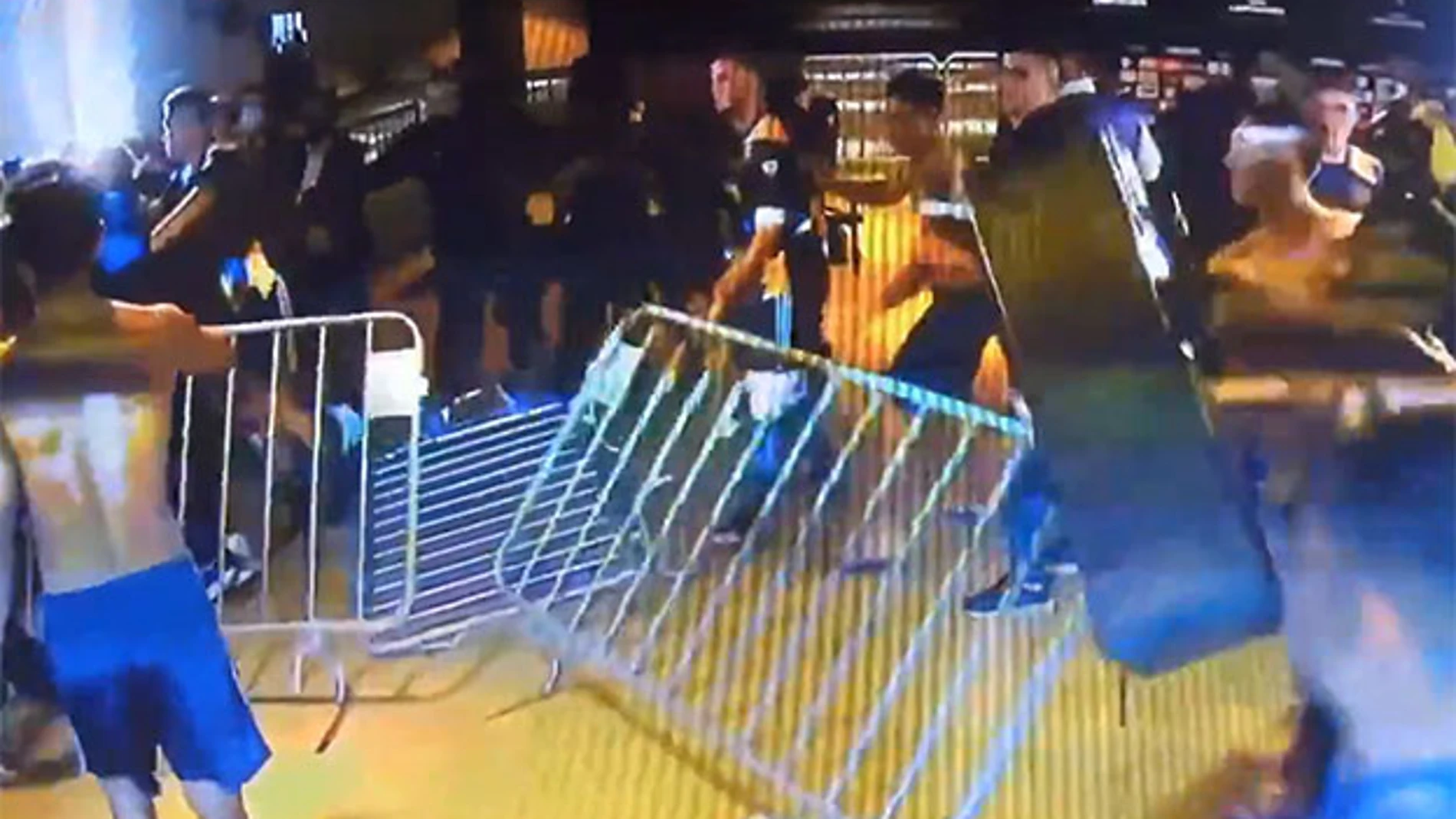 Boca Juniors se enfrentó a la Policía brasileña en el túnel de vestuarios.