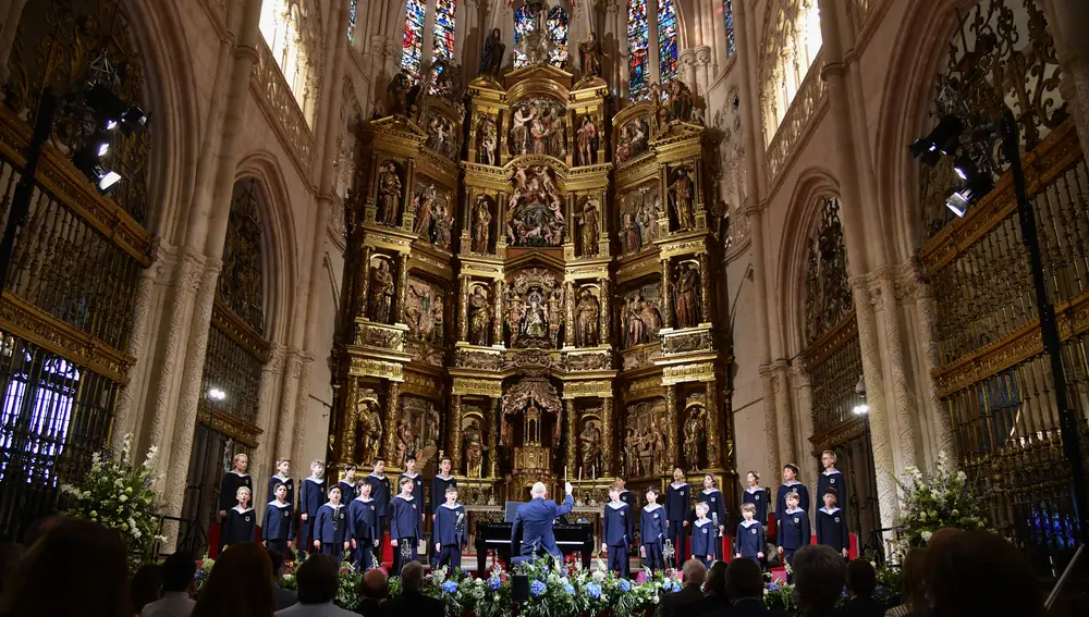Los Niños Cantores de Viena ofrecen un recital en el altar mayor de la Seo dentro de los actos de conmemoración del VIII Centenario del templo.