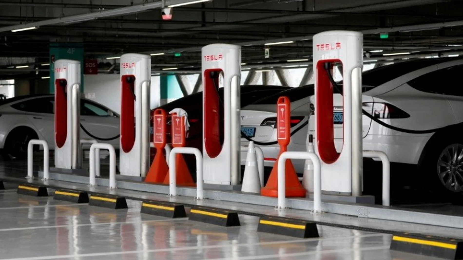 Tesla señala a Renesas y Bosch por la crisis de los semiconductores
