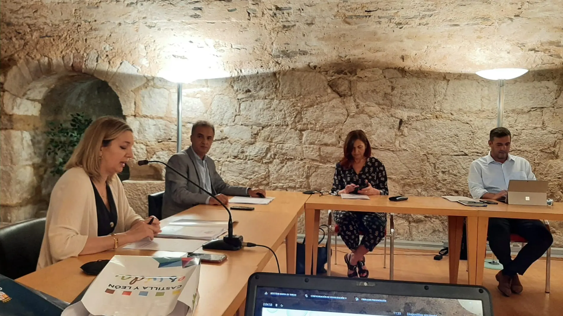 La directora general de Turismo, Estrella Torrecilla, mantiene una reunión desde la Fundación Rei Afonso Henriques, en Zamora, con los presidentes de turismo de las regiones portuguesas Porto e Norte