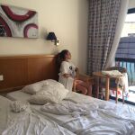 Jimena Guijarro en su habitación del Hotel Bellavista, de Malta, donde están confinados más de 50 menores españoles desde el pasado 12 de julio.