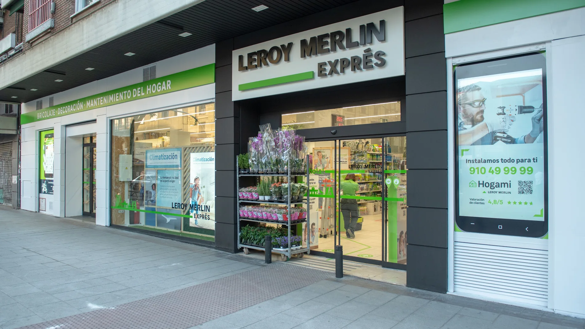 Fachada de la primera tienda de Leroy Merlin Exprés en España