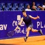 Carlos Alcaraz superó al francés Lucas Pouille en su estreno en Umag