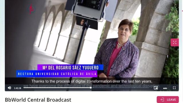 La rectora de la UCAV, María del Rosario Sáez Yuguero, agradece el galardón