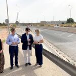 El consejero de Fomento e Infraestructuras, José Ramón Díez de Revenga; la alcaldesa de Cartagena, Noelia Arroyo, y el director de Carreteras, José Antonio Fernández Lladó