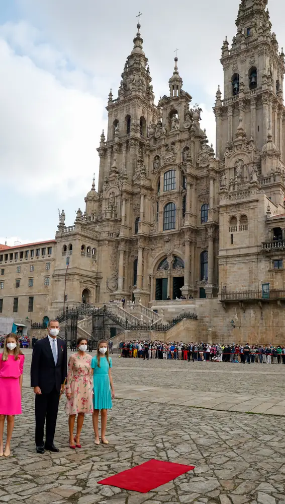 Los Reyes Felipe y Letizia, y sus hijas Leonor y Sofía, en Santiago de Compostela