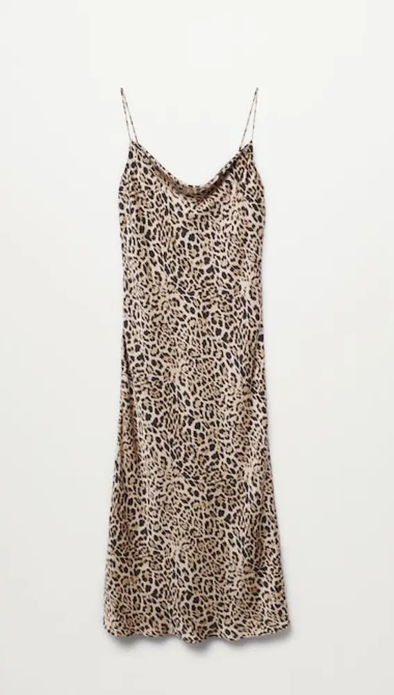 Vestido de satén con estampado de leopardo, de Mango