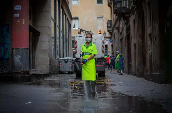 Colau multa a 500 comercios de Barcelona por incumplir con el reciclaje