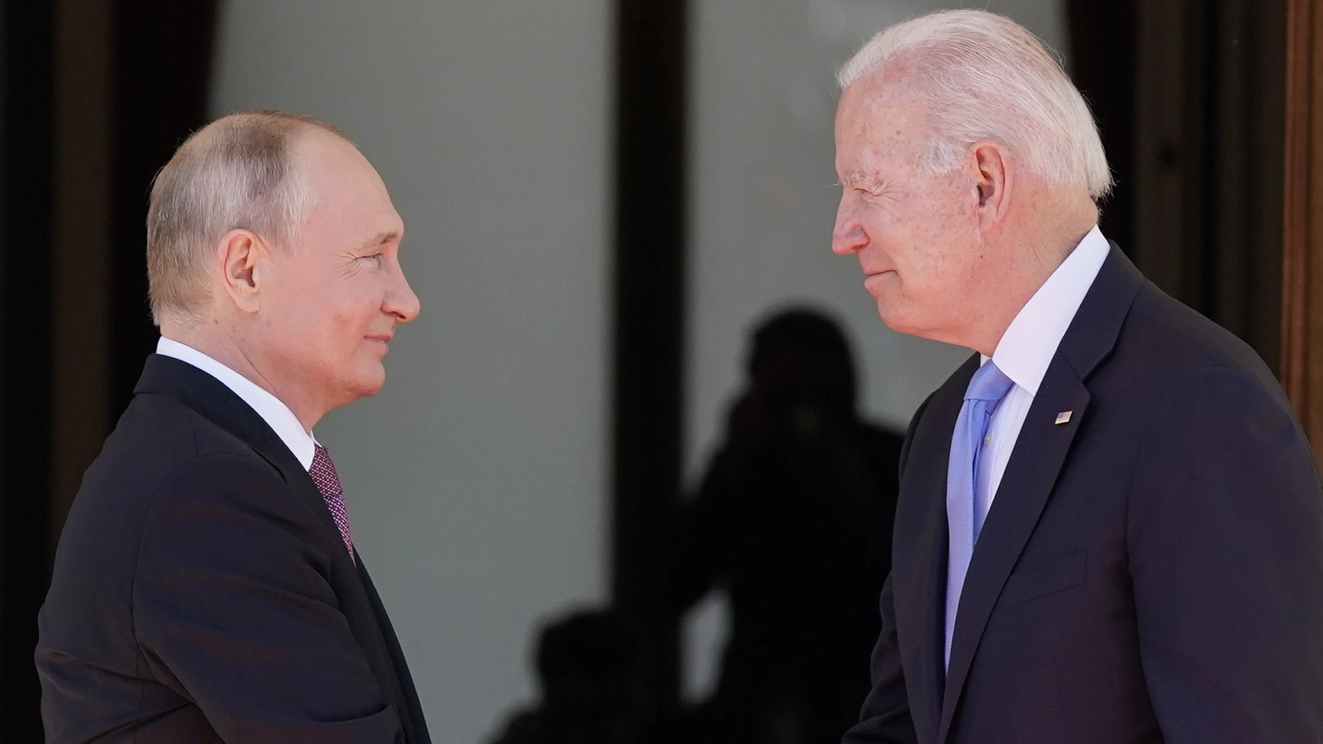 Imagen del presidente de EE UU, Joe Biden, y su homólogo ruso Vladimir Putin, a durante su encuentro en Ginebra